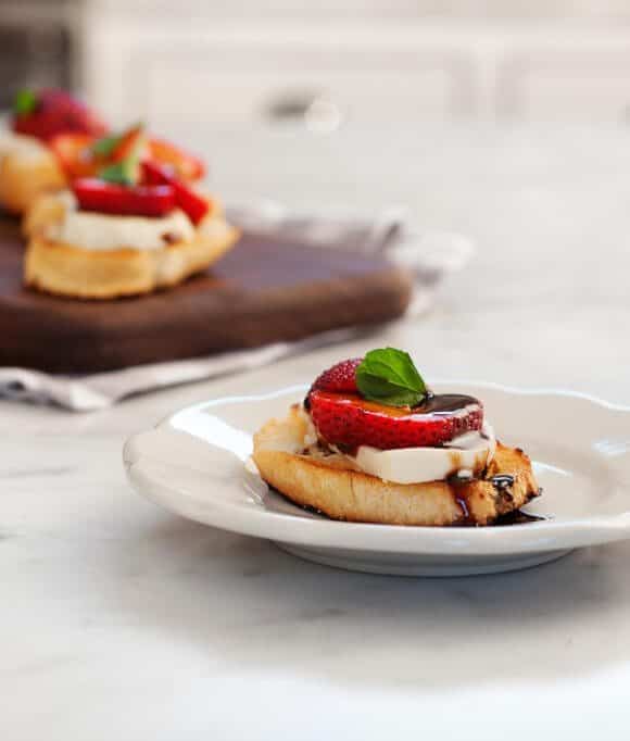 strawberry balsamic crostini / loveandlemons.com