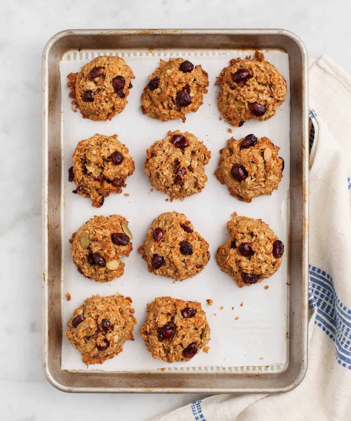 Carrot Quinoa Oatmeal Breakfast Cookies / vegan & gluten free