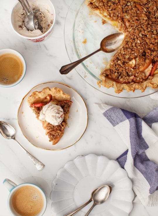 Homemade Apple Crumble Pie (vegan)